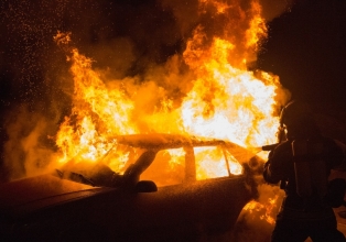 Carro é destruído por incêndio em Videira