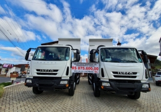 Prefeitura de Treze Tílias adquire dois caminhões Caçamba