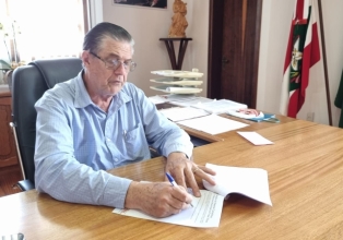 Prefeito de Treze Tílias se encontro com governador Jorginho Mello em viagem a Florianópolis