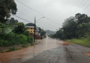Fortes chuvas causam alagamentos, deslizamentos e bloqueio de pontes em Videira