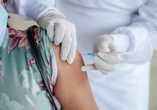 Vacinação em SC: Estado ultrapassa meta de vacinação dos grupos prioritários