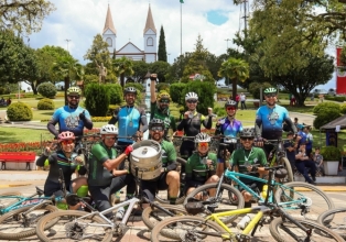 Aproximadamente 600 ciclistas participam do Pedal do Chope de Treze Tílias neste fim de semana