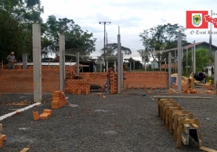 Treze Tílias  Duas obras de construção de Centros Comunitários em bairros do Município estão em andamento.