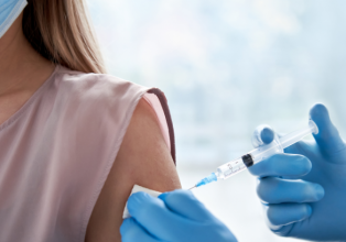 Secretaria de Saúde de Arroio Trinta realiza vacinação da COVID-19