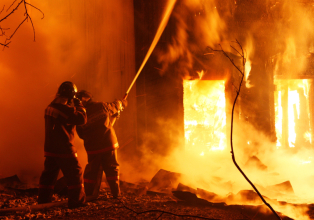 Incêndio atinge parte de empresa em Campos Novos