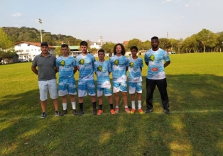 Atletas da Escolinha de Futebol Alfredo Alexandre de Treze Tílias viajam para Caxias do Sul