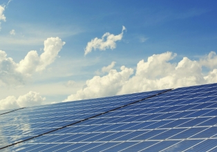 Energia solar gera R$ 180 bilhões em investimentos e contribui para a descarbonização