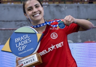 Ibicareense Djenifer Becker conquista titulo de torneio internacional de futebol feminino