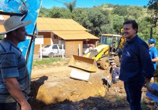 Iniciadas obras de asfaltamento na Linha Caçador, interior de Treze Tílias