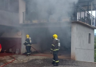 Bombeiros atendem incêndio em residência em Iomerê