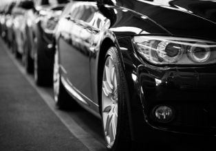 O governo federal deve divulgar nesta quarta-feira (14) a lista de montadoras que participarão do programa de subsídios de automóveis