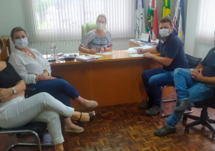 Prefeita de Água Doce assina ordem de serviço para reforma da escola Frei Silvano