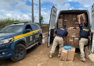 PRF apreende furgão com 55 mil maços de cigarros contrabandeados em Água Doce