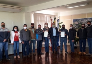 INCRA coleta assinaturas de famílias de Água Doce que receberam o título da terra