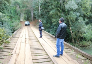 Prefeitura de Arroio Trinta vai substituir pontes de madeira no interior do município