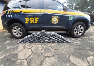 PRF localiza mais de R$ 3 milhões em cocaína escondidos em lataria de SUV na BR 282 em Chapecó