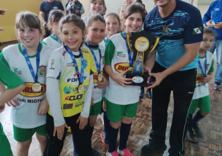 Meninas do futsal conquistam o Bicampeonato dos Jogos da AMARP