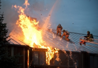 Residência é consumida pelo fogo em Bairro do Município