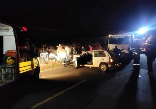 Caminhão bate em carro parado após acidente e deixa duas pessoas feridas em Fraiburgo