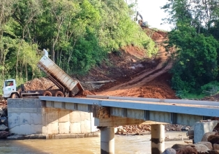 Trabalhos na Ponte que liga as comunidades de Linha São José a linha São Salvador devem ser finalizados nessa semana