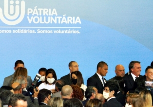 Ao lado do marido presidente, Michelle Bolsonaro lança nova etapa do 