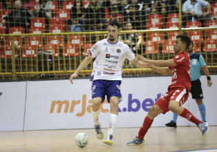 Joaçaba Futsal vence o Campo Mourão e sobe na classificação da LNF