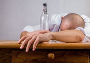 Alcoolismo: veja dicas de como parar de beber