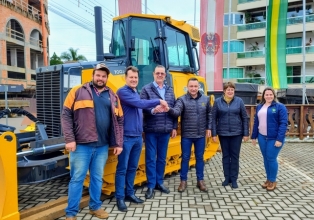 Prefeitura de Treze Tílias adquire novo maquinário agrícola
