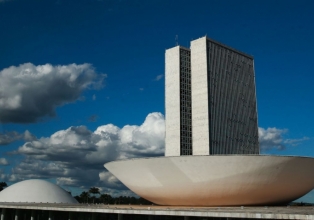 Bolsonaro é alvo de superpedido de impeachment