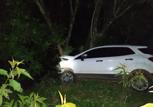 Veículo sai da pista e colide em árvore na SC 355 entre Catanduvas e Água Doce