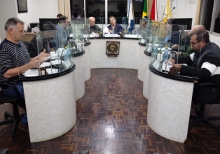 Legislativo de Água Doce aprova projeto para aquisição de um novo trator esteiras