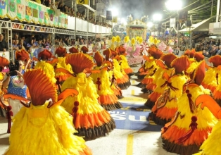 Iniciou na quarta-feira, 31, a montagem da estrutura para os desfiles das escolas de samba em Joaçaba