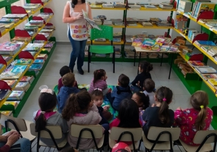 Secretaria de Educação de Joaçaba promove contação de histórias para alunos da Educação Infantil