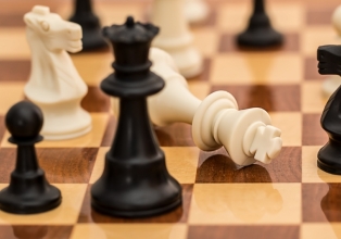 Educação entrega 30 Jogos de xadrez aos estudantes