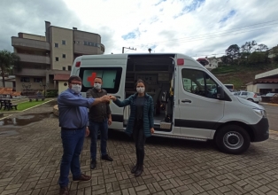Administração de Arroio Trinta adquire ambulância com recursos próprios