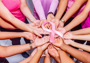 Esperança para pacientes com câncer de mama que desejam ser mães: interromper o tratamento por um curto período não impacta no prognóstico da doença