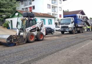 Prefeitura de Treze Tílias recupera a Avenida Antônio Carlos Altenburger 