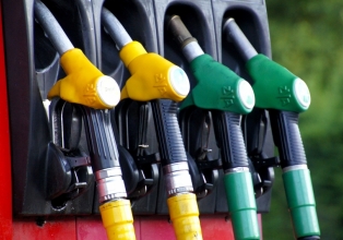Presidente Bolsonaro edita decreto sobre preços dos combustíveis