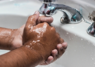 Covid-19: pesquisa revela hábitos de higiene que brasileiros pretendem continuar após a pandemia
