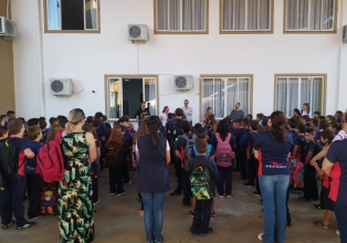 Prefeito e Vice acompanham o retorno das aulas na Escola Municipal Irmã Filomena Rabelo
