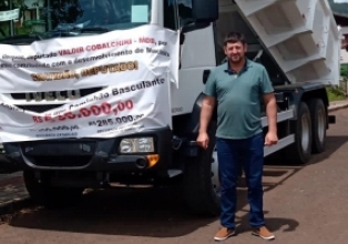 Prefeitura de Macieira adquire novo caminhão basculante