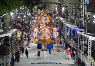 Aproximadamente 15 mil Pessoas Compareceram na Primeira Noite do Desfile das Escolas de Samba de Joaçaba 