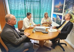Prefeita de Água Doce busca recursos em Brasília para investimentos no município