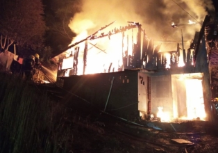 Incêndio destrói residência em Videira