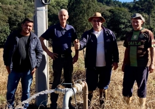 Macieira - Secretaria de Agricultura realiza abertura de valetas para canalização de água 