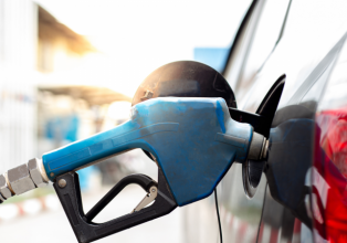 Petrobras anuncia redução de 10 centavos no litro da gasolina para distribuidoras