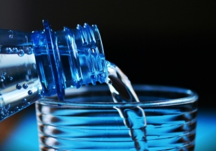 Entenda o papel da hidratação no envelhecimento saudável