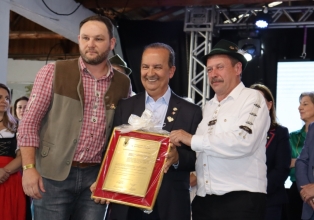 Governador Jorginho Mello recebe o título de Cidadão Honorário de Treze Tílias