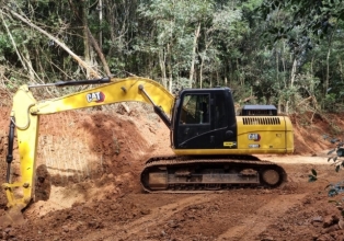 Secretaria de Obras de Treze Tílias realiza recuperação de estradas na Linha São Roque