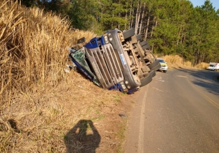 Acidente de trânsito com danos materiais, foi registrado na manhã de hoje, em Treze Tílias